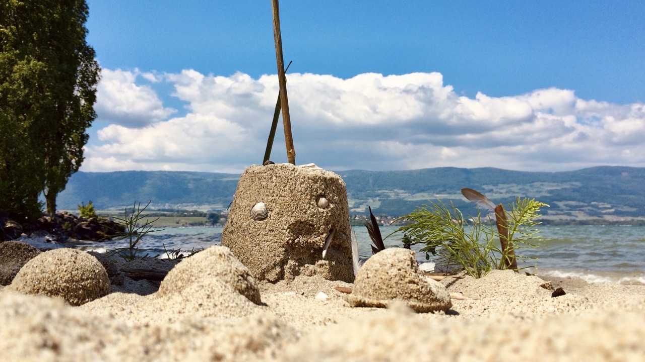 C'est une aventure spirituelle pour s'aligner avec l'Âme afin de manifester ENSEMBLE le Monde à l'Endroit mu par l'Amour, qui se vit dans la dynamique du partage.