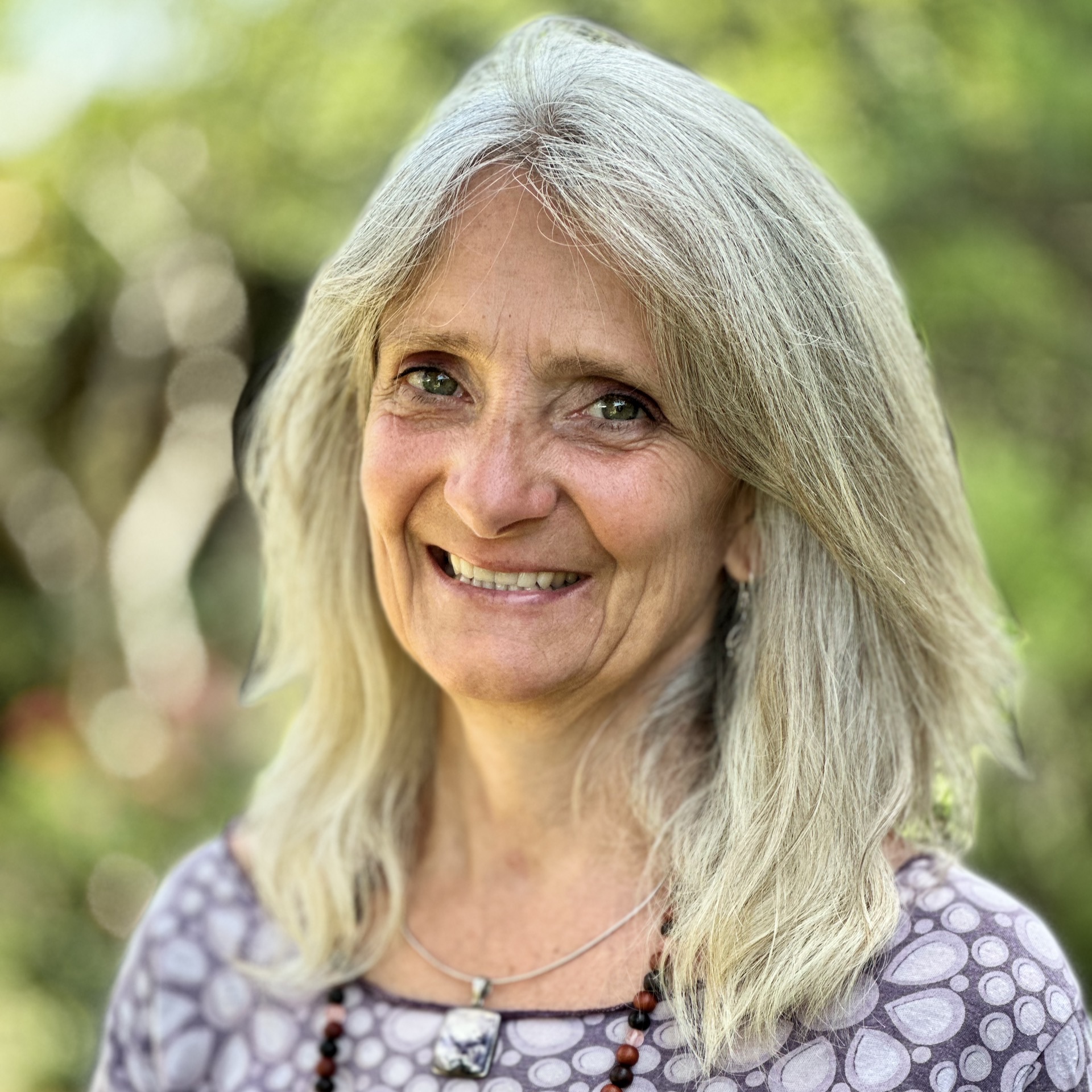 Passeuse de Vie. Présentation et Témoignage de Mahor sur son expérience d’auto-libération et d'auto-guérison. Mahor pratique l’accompagnement en auto-guérison depuis 2006.